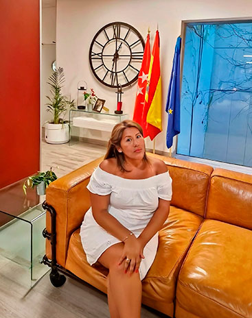 Nancy en sofa